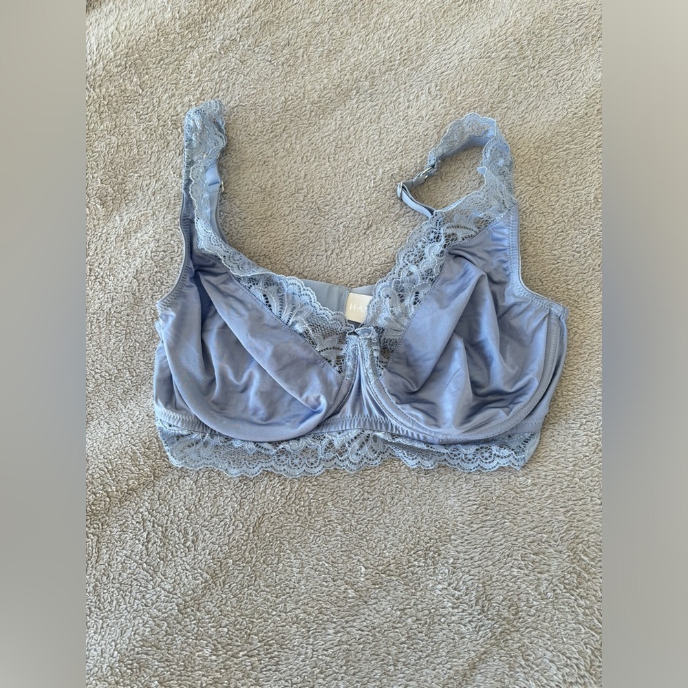 Hanro Lace Trim Bra in Soft Lilac